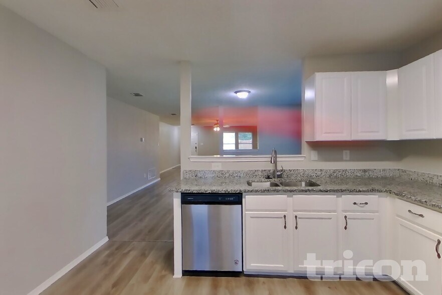 Building Photo - 2328 White Oak Dr