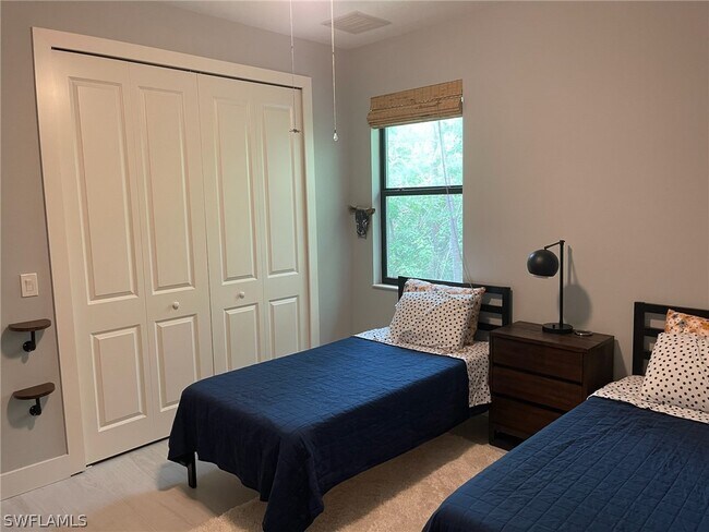 Building Photo - 3128 Woodside Ave