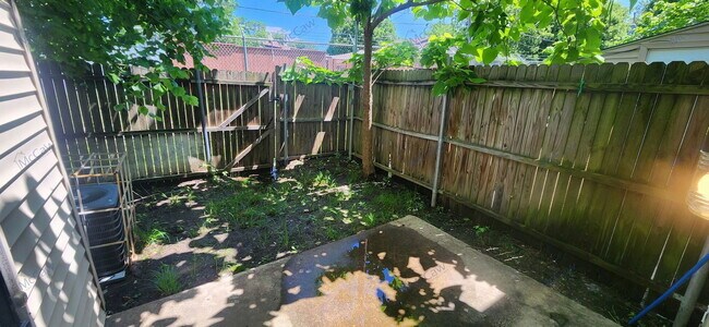 Building Photo - 9479 Olde Towne Row