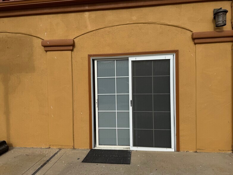 Building Photo - 1619 Primavera Ln