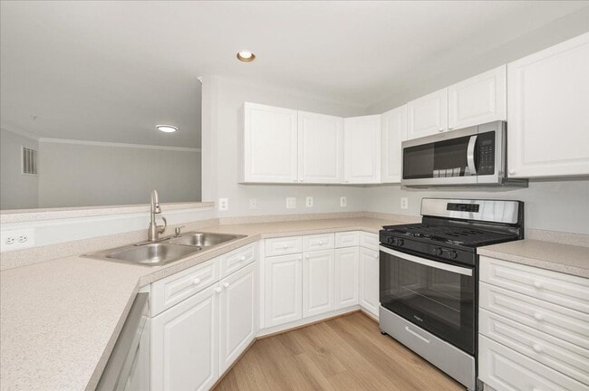 Building Photo - Wonderful Condo For Lease