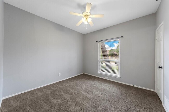 Building Photo - 4636 Versailles Ln