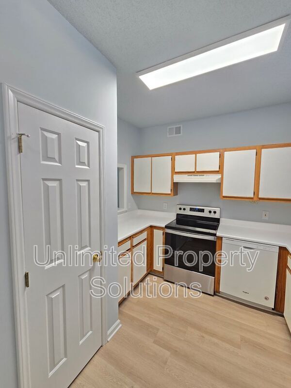 Building Photo - 733 Bragg Dr