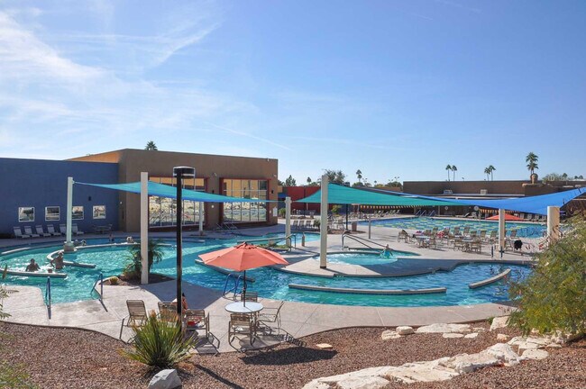 Building Photo - 10537 W La Jolla Dr