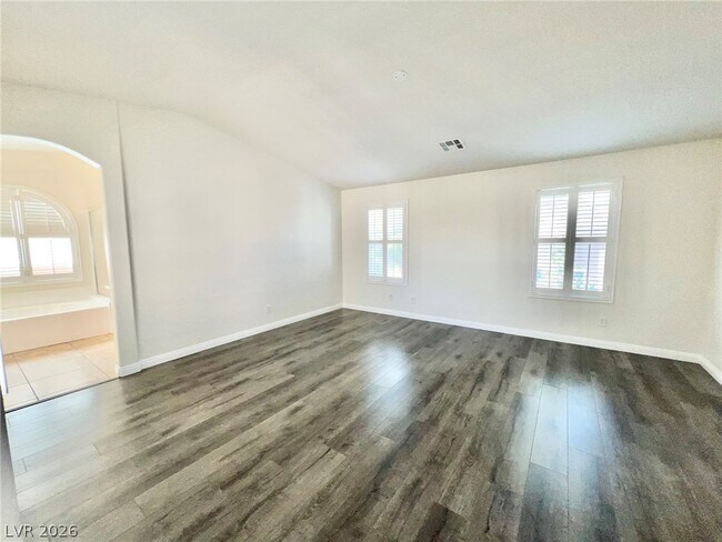 Building Photo - 5014 Tunnel Falls Dr