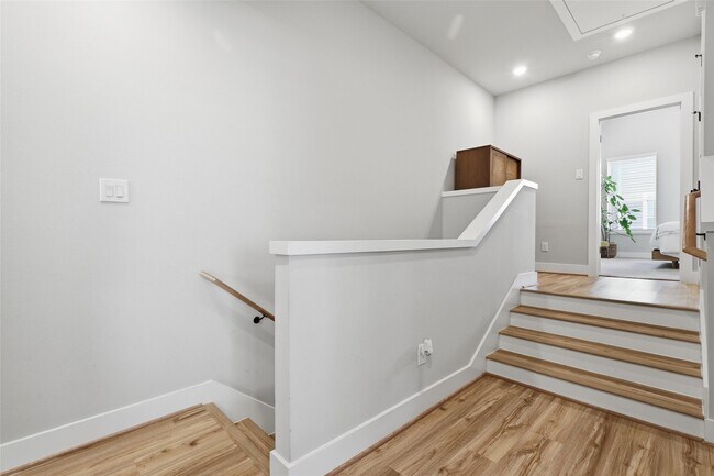 Building Photo - 5825 Francis Oak Ln