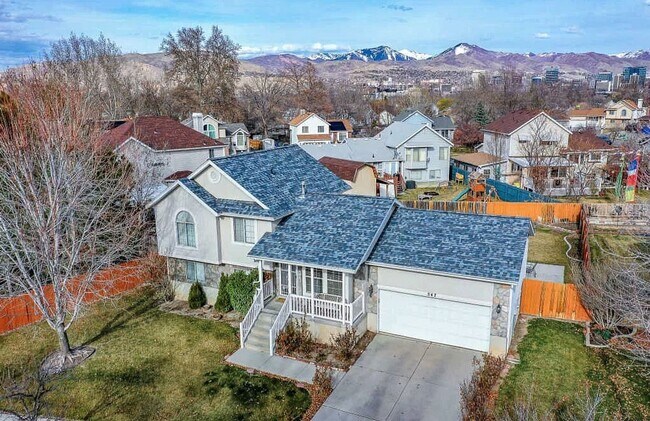 Building Photo - 5 Bed/4 Bath House For Rent in SLC!!!