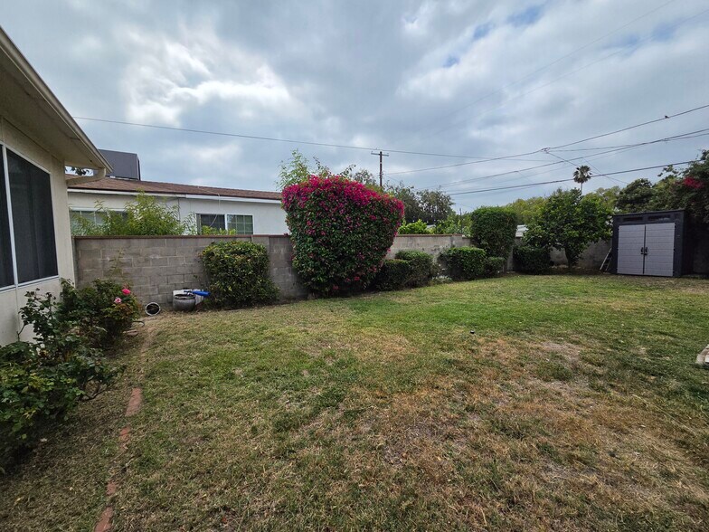 Building Photo - 13836 Cohasset St