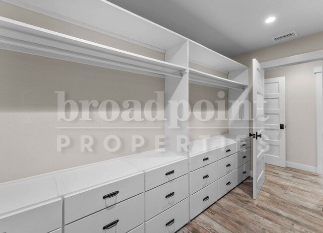 Building Photo - 2113 Sleepy Hollow Rd