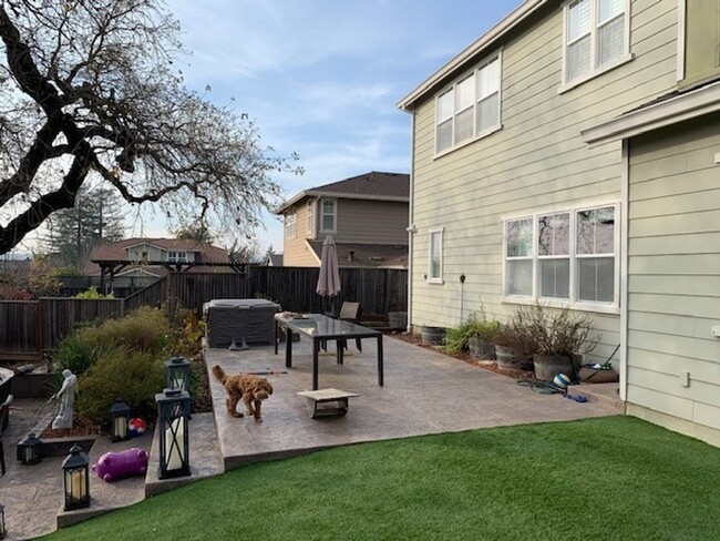 Building Photo - Stunning Five Bedroom Newer Napa Home