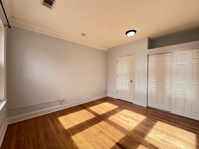 Building Photo - 6424 S Talman Ave