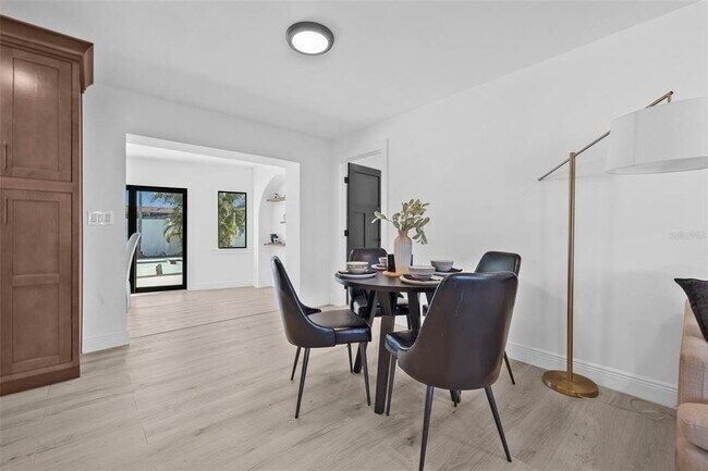 Building Photo - 4495 Clearwater Harbor Dr