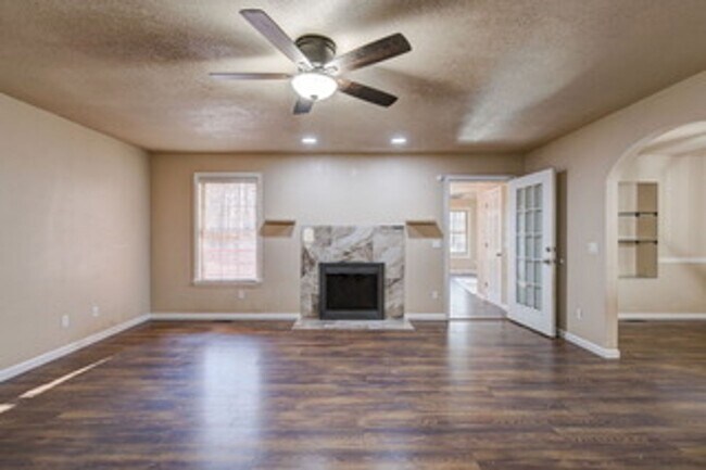 Building Photo - 212 Running Deer Dr