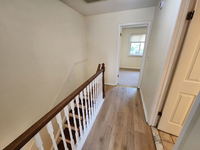 Building Photo - Beautifully remodeled 2 bed, 1 Bath townho...