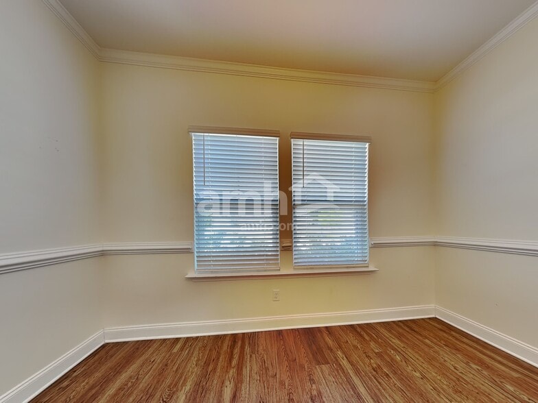 Building Photo - 243 Dogwood Cir