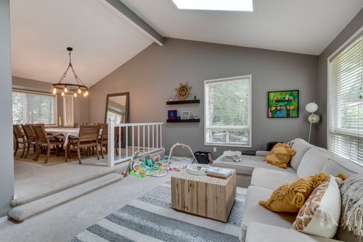 Building Photo - Charming Lynnwood/Bothell area Home For Rent with large 1/2 acre lot Available June!