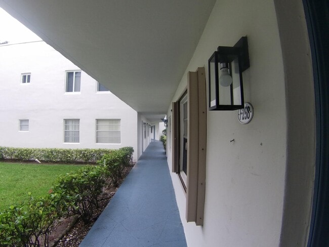 Building Photo - 258 Normandy F