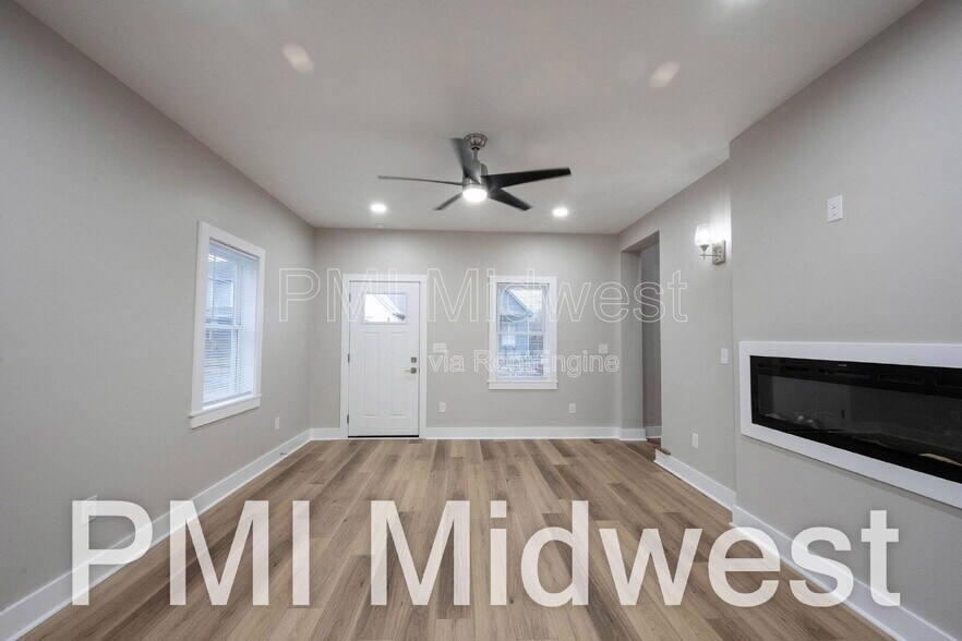 Building Photo - 20 Schiller St