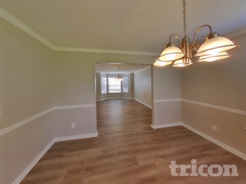 Building Photo - 6262 Canoe Trce