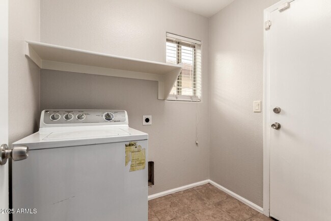 Building Photo - 8003 S 48th Dr