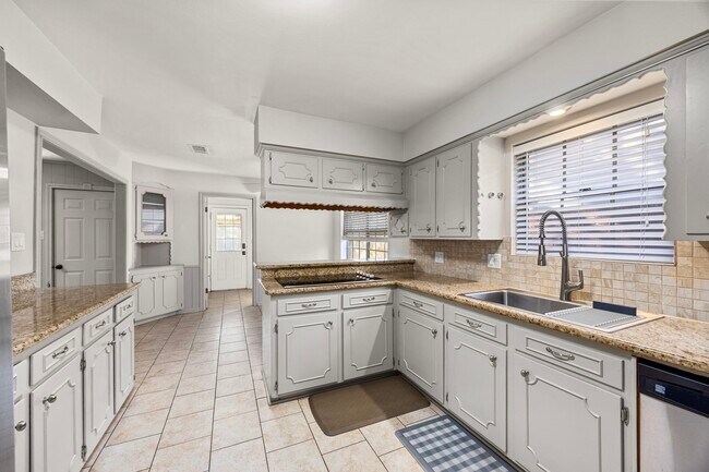 Building Photo - 11223 Oak Spring Dr