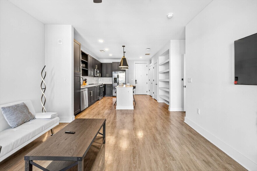 Primary Photo - 1116 Gramercy Ln