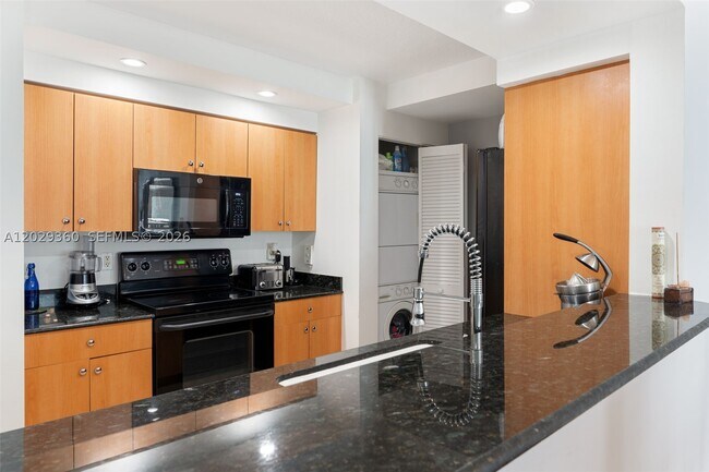 Building Photo - 6917 Collins Ave