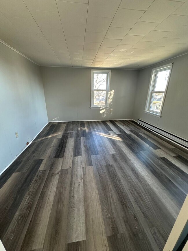 Building Photo - 127 Schoolhouse Rd