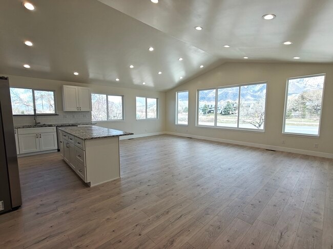 Building Photo - 6662 S Highland Dr