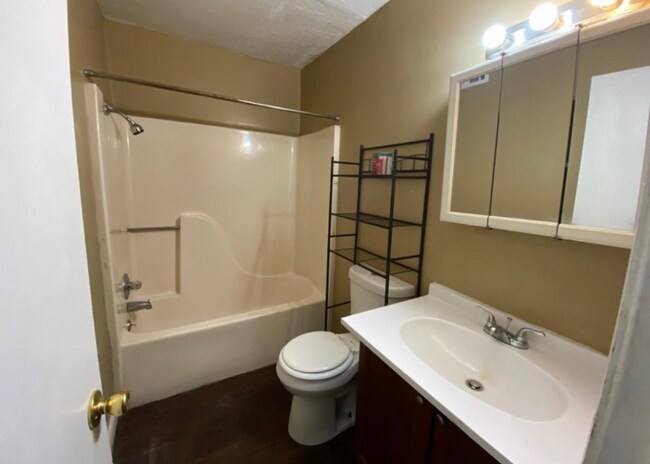 Building Photo - 111 Hardwood Ct