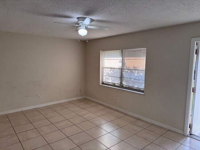 Building Photo - 907 Weatherbee Rd, Ft. Pierce, FL