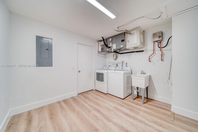 Building Photo - 7320 SW 100th Ct