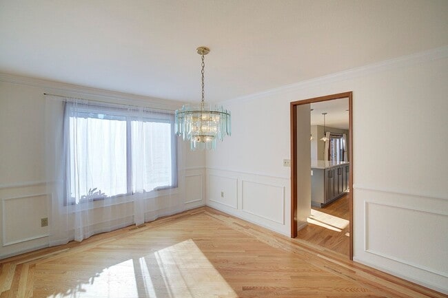 Building Photo - 4Bd/2.5Ba Renton House