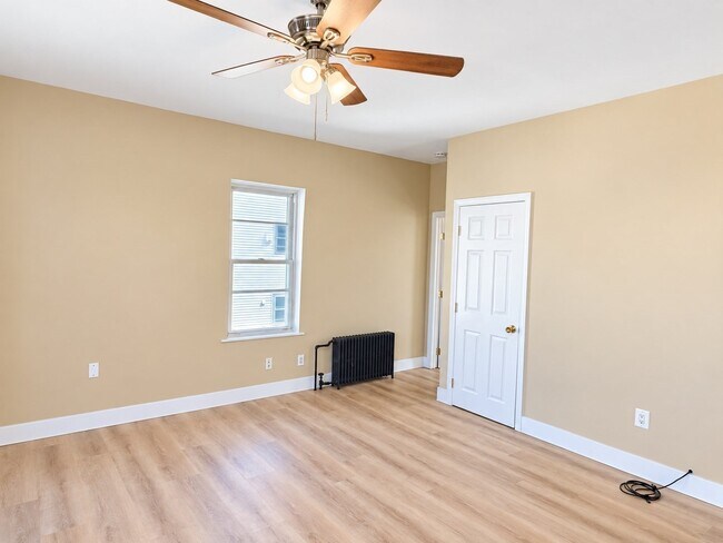 Building Photo - 456 Coggeshall St