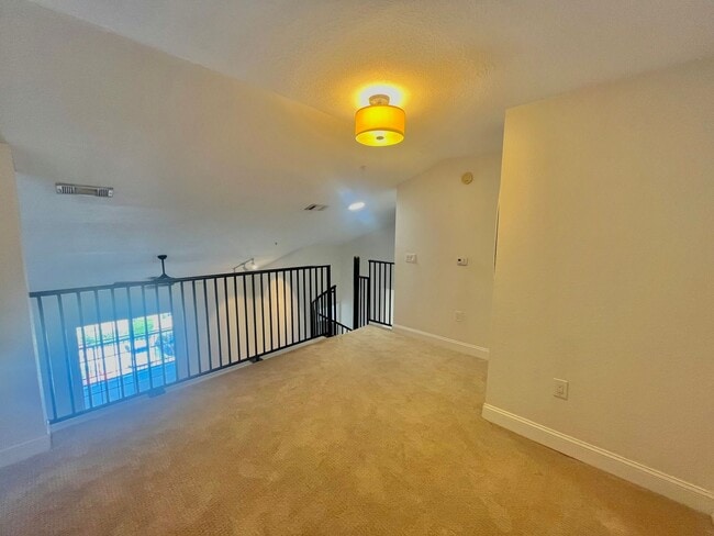 Building Photo - Spacious 2 Bed, 2 Bath + Loft in Prime Lak...