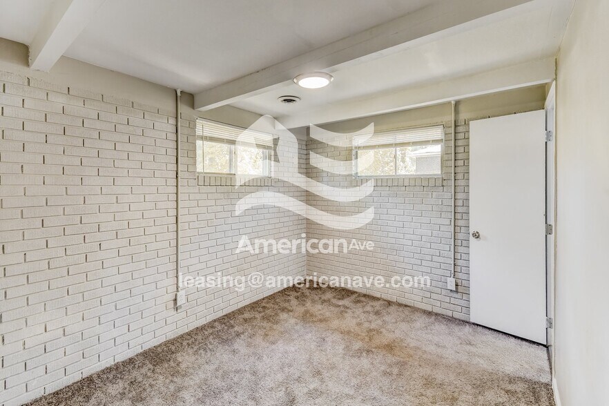 Building Photo - 3920 Parkwood Rd