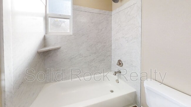 Building Photo - 2405 E St Vrain St