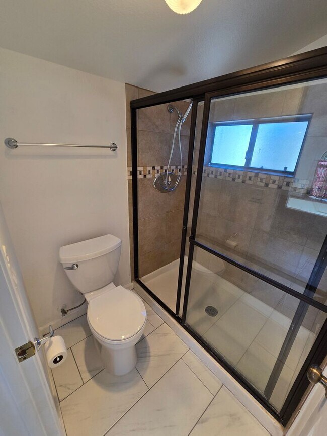 Building Photo - 2 Bed, 2.5 Bath Townhome in Pacific Beach