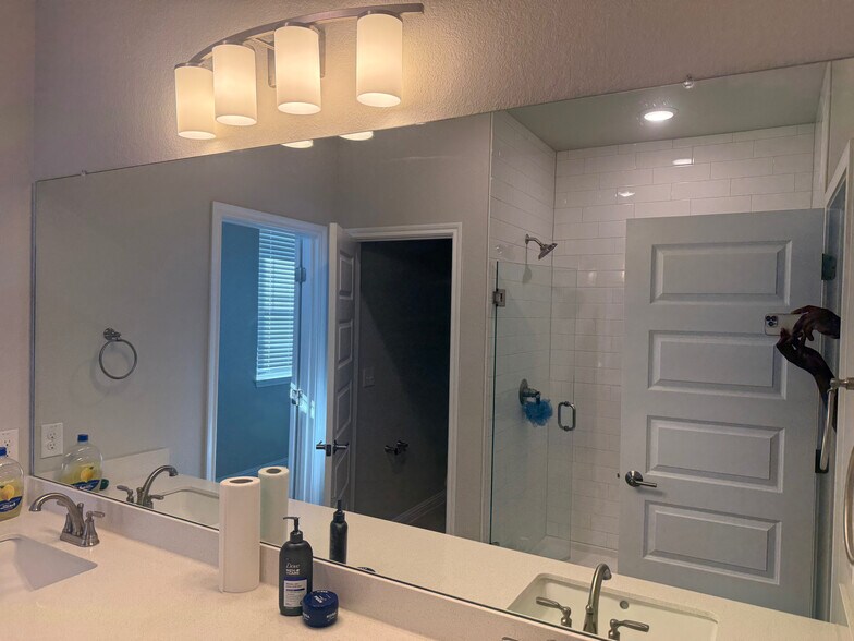 Building Photo - Room in House on Hamadryas Dr