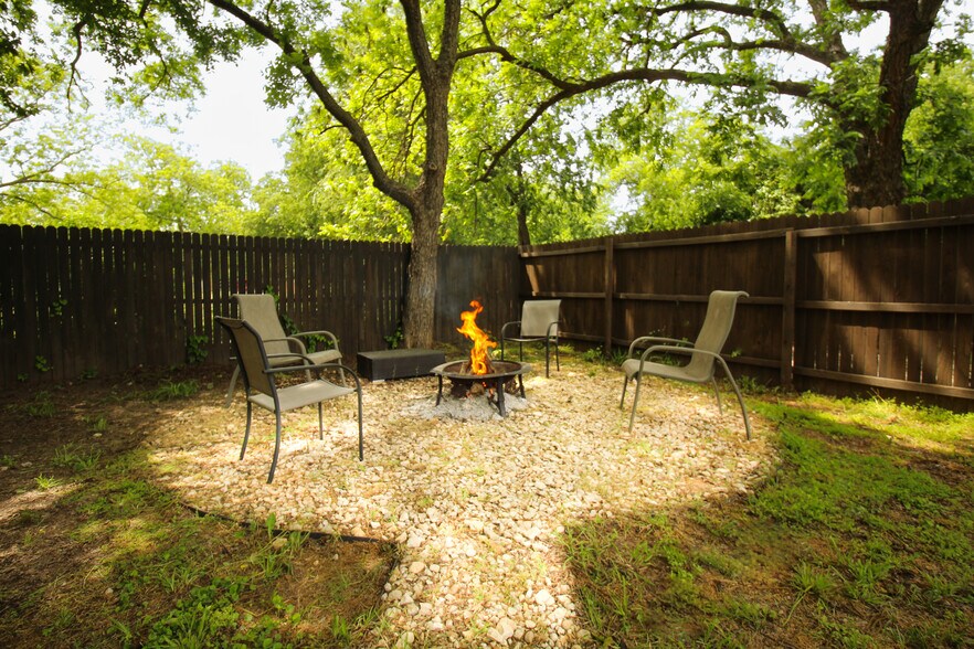 Gravel firepit area - 633 N Morris St