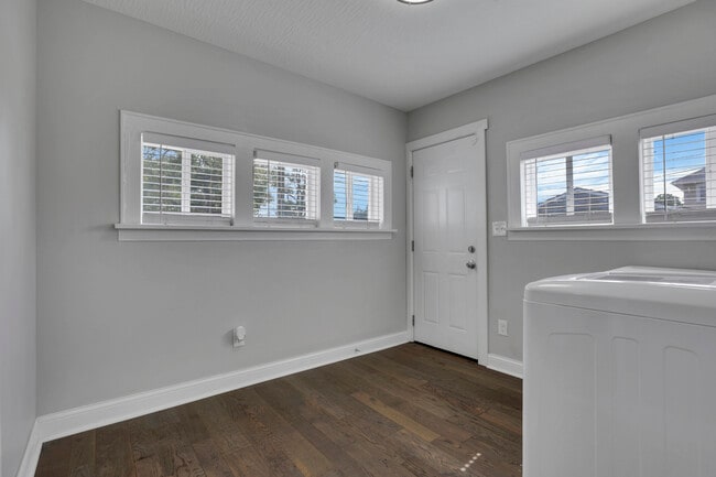 Building Photo - 1745 Sullivant Ave