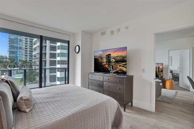 Building Photo - 121 NE 34th St