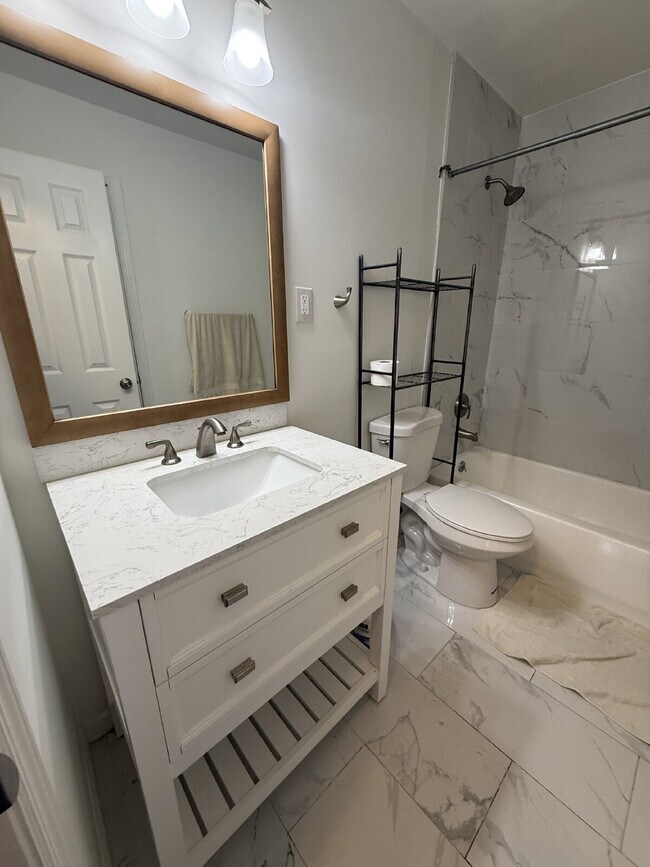 Building Photo - 2 Bedroom Renovated Unit – Walk to Meharry & Fisk Downtown Nashville