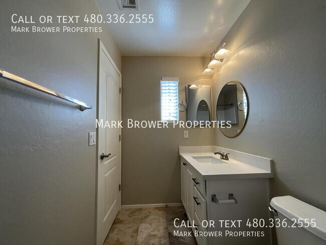 Building Photo - 2751 E Bart St