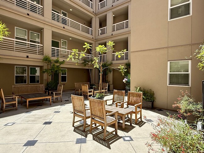 Building Photo - Beautiful 2 bedroom, 2 bath condo for rent...