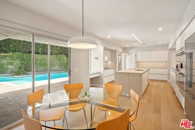 Building Photo - 650 N Tigertail Rd