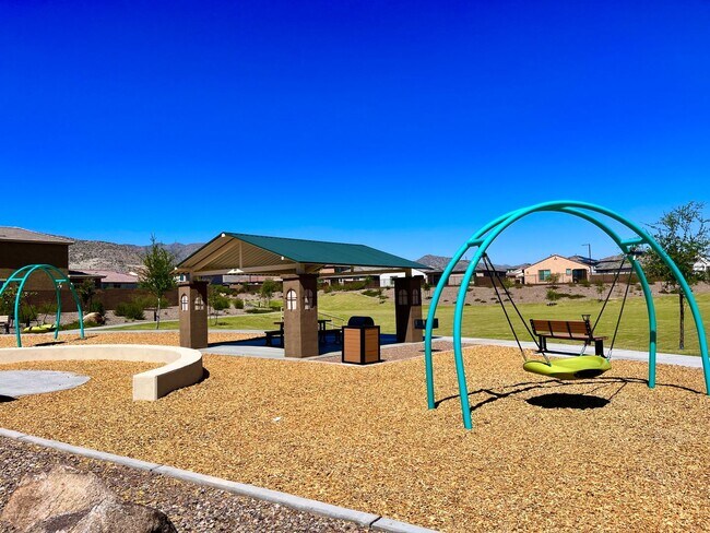 Building Photo - COMING SOON !! Mountainside Living at Canyon Views! 4 bedroom 2 bathroom!