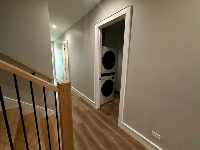 Building Photo - 4243 N Damen Ave