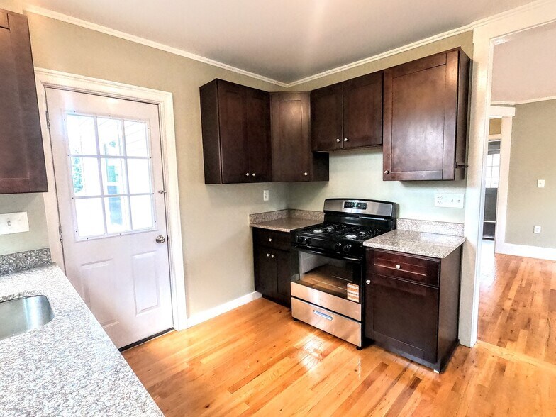 Primary Photo - 76 Farquhar St
