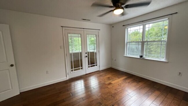 Building Photo - 179 Parker Ln